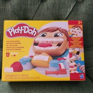 Play-Doh Silly Smiles Dentist Set - Red, Blue, White